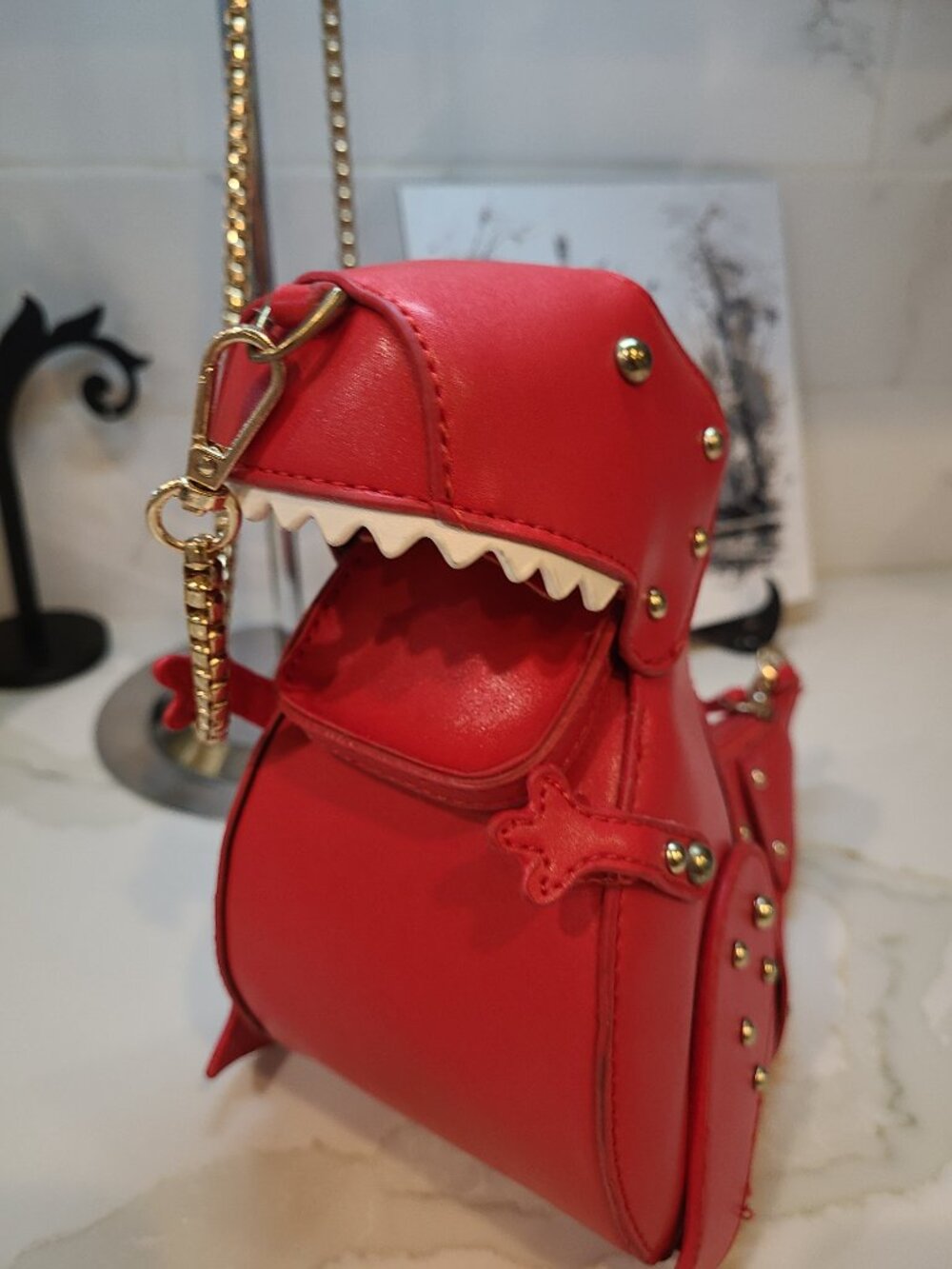 Whimsical T-Rex Red crossbody purse with gold toned chain Pristine - Picture 3 of 9